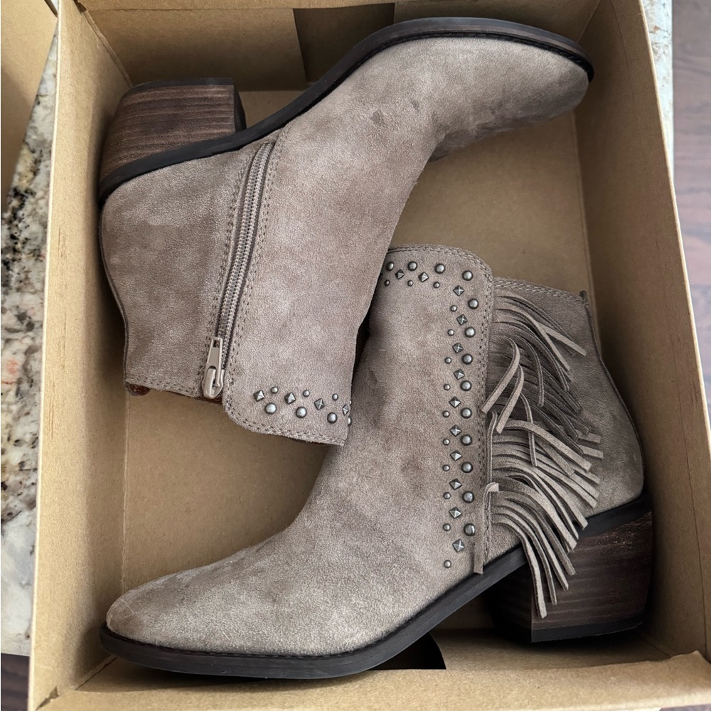 Lucky brand fringe booties (size 7.5)